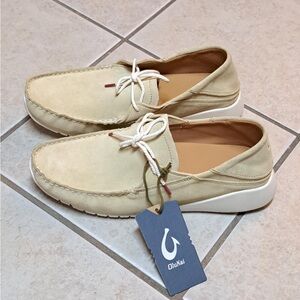 OluKai Ka'a Driver loafers in a Golden Sand Color - Men's size 10